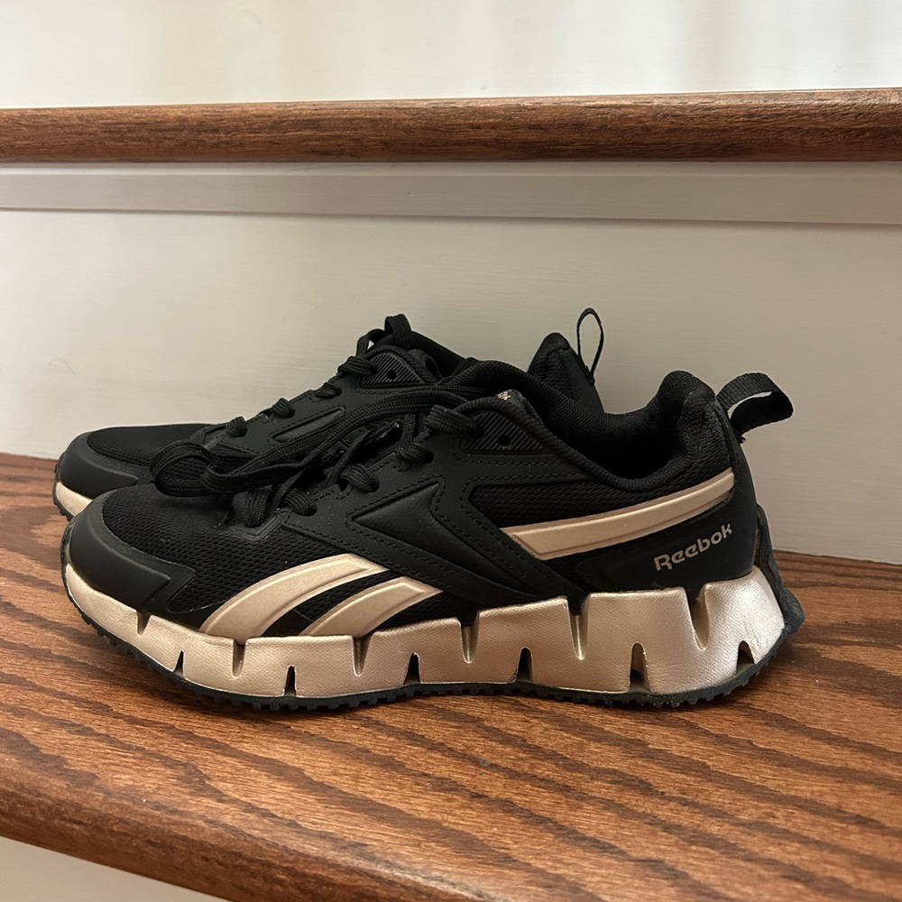 Reebok Women's Zig Dynamica Sneaker - blk/gold